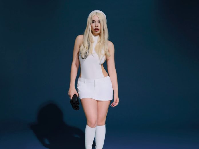 ava max